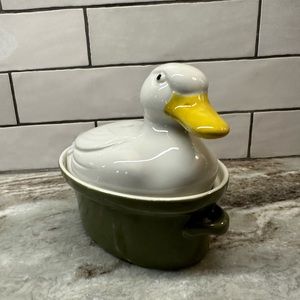 Vintage CARBONE WHITE DUCK Covered Casserole Dish Baker    6 1/4 x 8 1/2